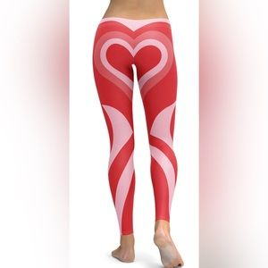 NWOT Fiercepulse RED HEART SHAPED TUNNEL LEGGINGS - size L